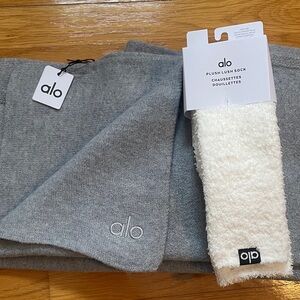 NWT New with Tags ALO Yoga Merino Wool Oversized Scarf Grey & PlushLush Sock Set